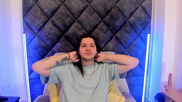 MatthewDavis  online show from April 7, 11:21 am