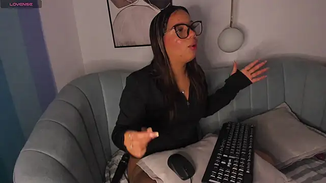 Snapshot of ZaraBlazze_ chatting on June 1, 12:51 pm ZaraBlazze online show from June 1, 12:51 pm