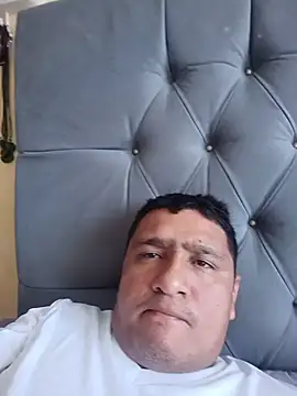 Snapshot of luis20212 chatting on June 23, 1:53 pm luis20212 online show from June 23, 1:53 pm