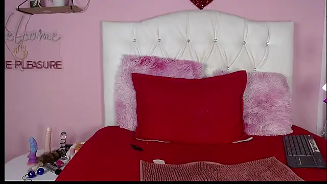 SALAMANDRA FRANCO online show from April 7, 8:20 pm