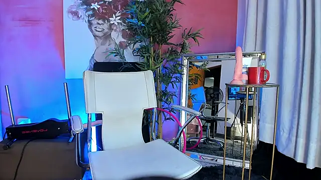 LexyNova  online show from April 8, 5:35 pm