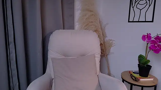 LiaFox  online show from April 9, 3:06 am