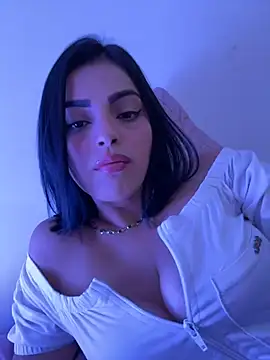 JessieAdams   online show from April 17, 8:23 pm