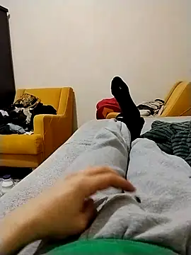 y2561 online show from April 1, 5:32 pm