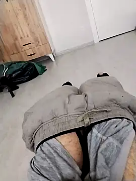 y2561 online show from April 10, 7:46 am