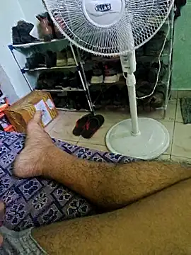 varun2184 online show from April 13, 6:19 am