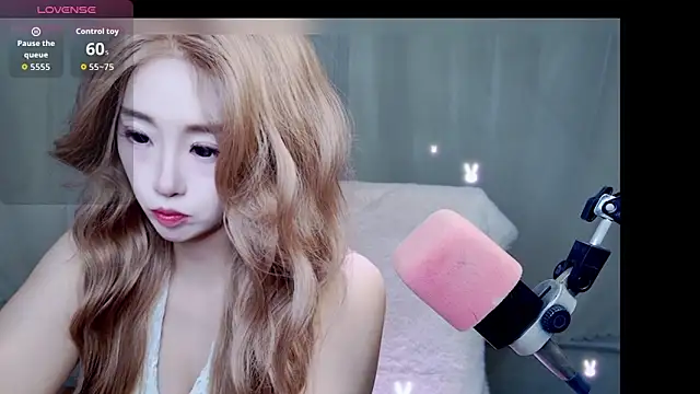 Cuviee online show from April 12, 6:02 pm