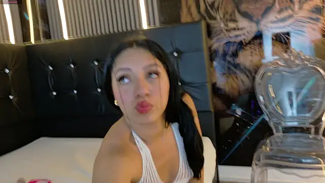  Carolyn online show from April 18, 3:21 am