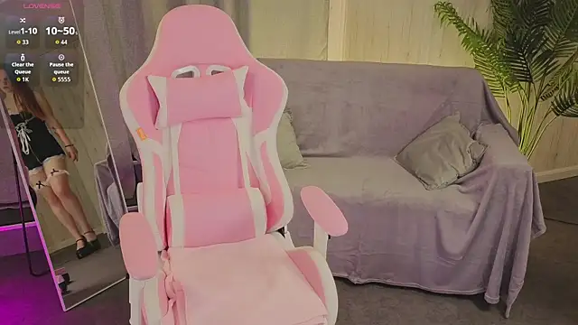 Candy Lirr online show from April 5, 3:47 am