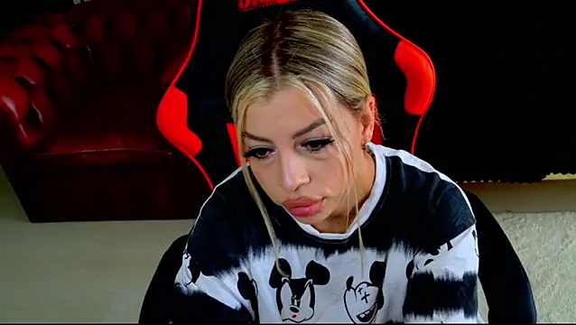 Ohh Nicole online show from April 7, 2:06 pm