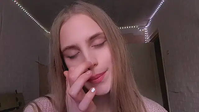 EveCoutch online show from April 4, 11:40 am