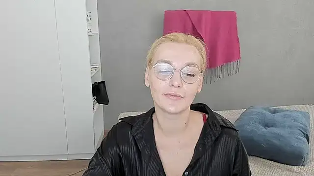 OeigesMik online show from June 2, 8:49 am