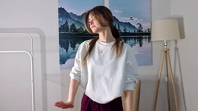 CherlyGuss online show from March 31, 9:10 am