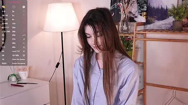 CherlyGuss online show from April 5, 4:42 am