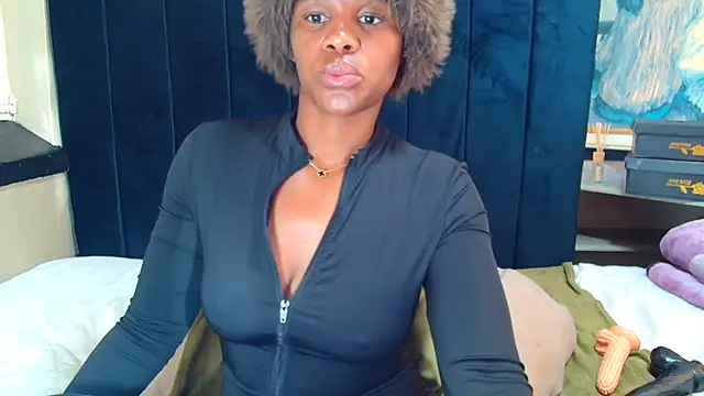 Snapshot of CaramelCandyxx chatting on July 3, 6:09 am CaramelCandyxx online show from July 3, 6:09 am