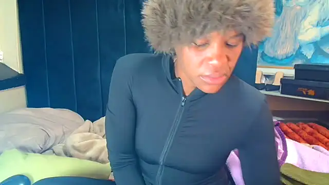 Snapshot of CaramelCandyxx chatting on July 5, 6:31 am CaramelCandyxx online show from July 5, 6:31 am