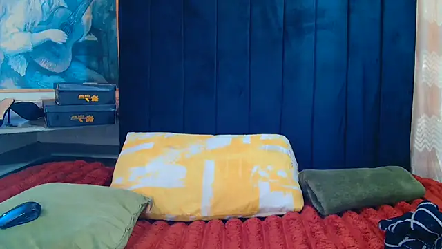 Snapshot of CaramelCandyxx chatting on July 15, 6:18 am CaramelCandyxx online show from July 15, 6:18 am