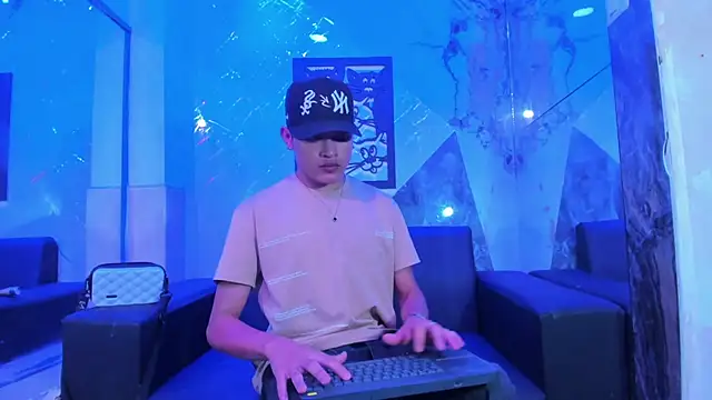 Robert smith26 online show from April 17, 12:30 pm