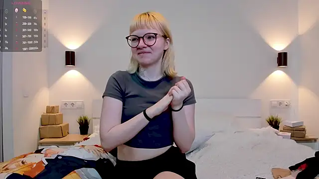 EIanorPuglia online show from April 11, 7:45 am