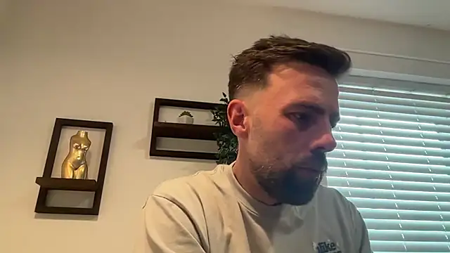 DaveRoyale online show from April 3, 4:38 pm