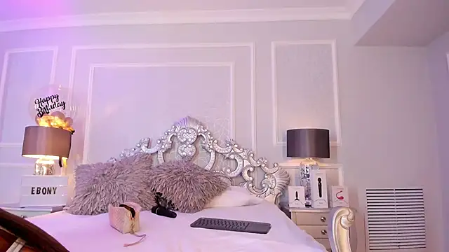 IrisJones  online show from April 15, 1:18 pm