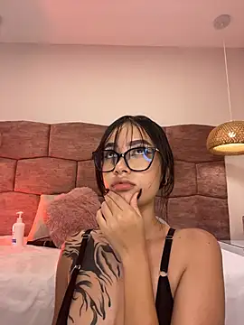 dakotabrowns  online show from March 31, 12:23 am