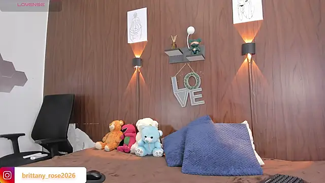  Brittany0 online show from April 8, 12:38 pm