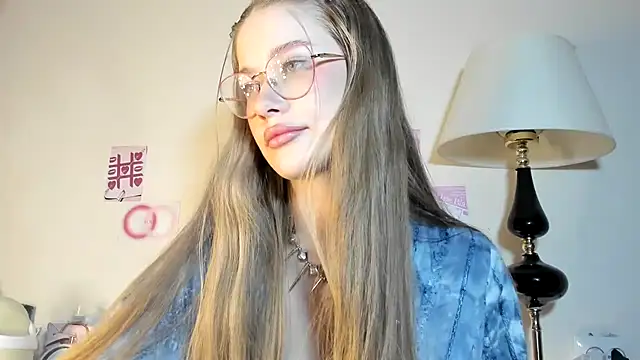 chloesweetbby online show from April 13, 8:25 pm