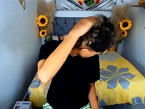 chris evans77 online show from April 1, 1:12 pm