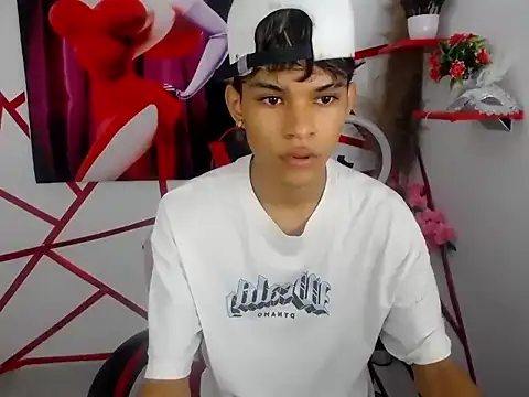 chris evans77 online show from April 16, 8:31 pm