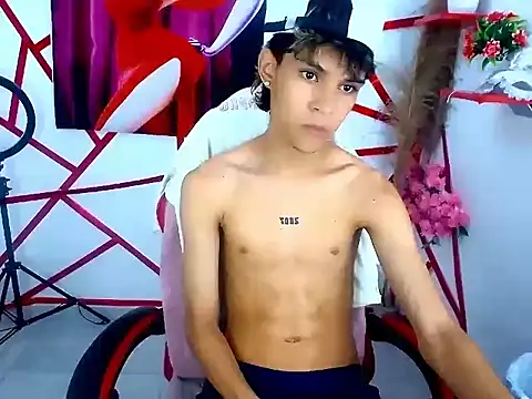 chris evans77 online show from April 17, 8:34 pm