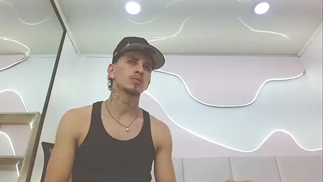 Snapshot of DanntheStiff chatting on May 15, 7:21 pm DanntheStiff online show from May 15, 7:21 pm