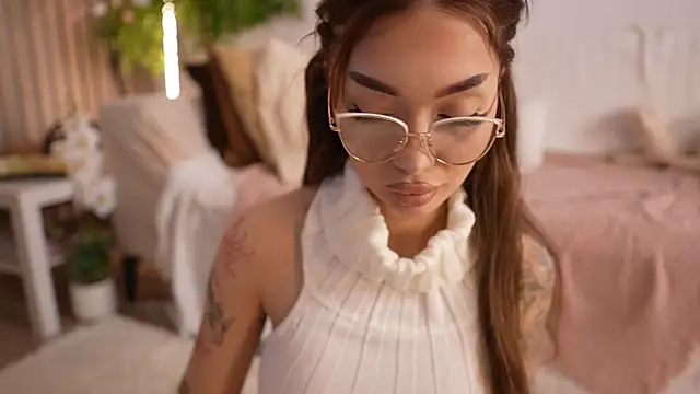 SashaFererra online show from April 2, 5:21 pm