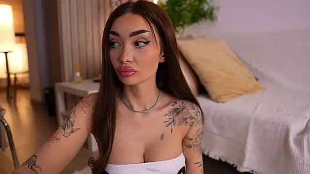 SashaFererra online show from April 13, 6:35 pm