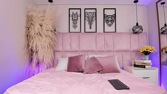 Iam yuls  online show from April 8, 3:17 am