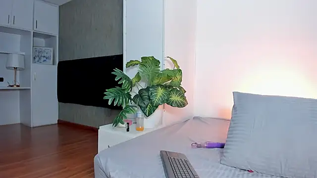 EvaaConnor online show from March 31, 7:36 pm