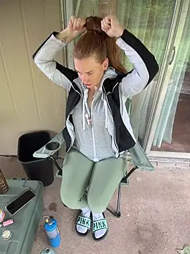 RoxyRedXO12 online show from April 5, 8:39 pm