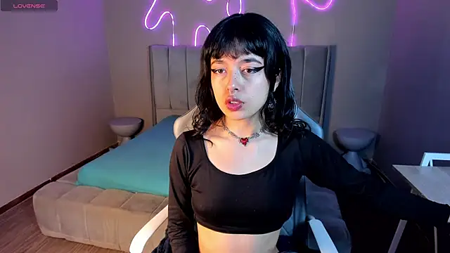 Saphyralux online show from April 14, 9:10 pm