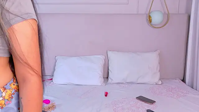 ThalianaRosse online show from April 10, 3:23 am