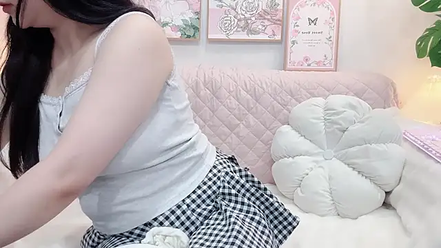 Snapshot of kittrnjpgirl chatting on June 26, 1:43 am kittrnjpgirl online show from June 26, 1:43 am