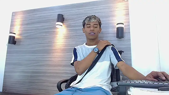 LuckyBluex online show from March 31, 2:46 am