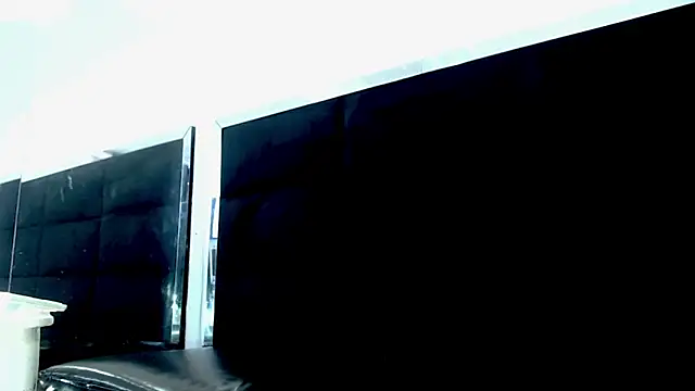 LuckyBluex online show from April 6, 9:05 pm