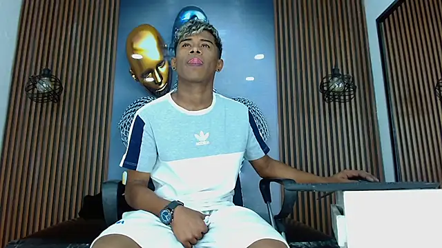 LuckyBluex online show from April 8, 11:32 am