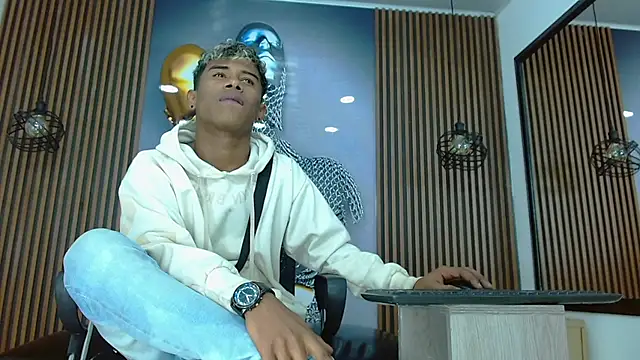 LuckyBluex online show from April 9, 11:59 am