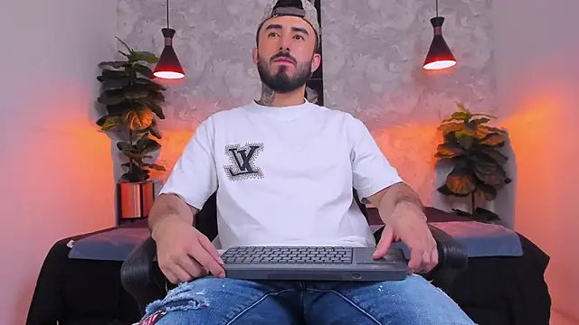 martin foster  online show from April 4, 4:11 am