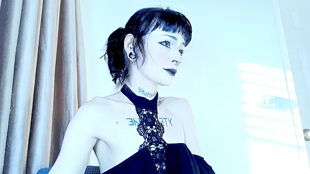 H3xD0ll online show from April 11, 12:04 am