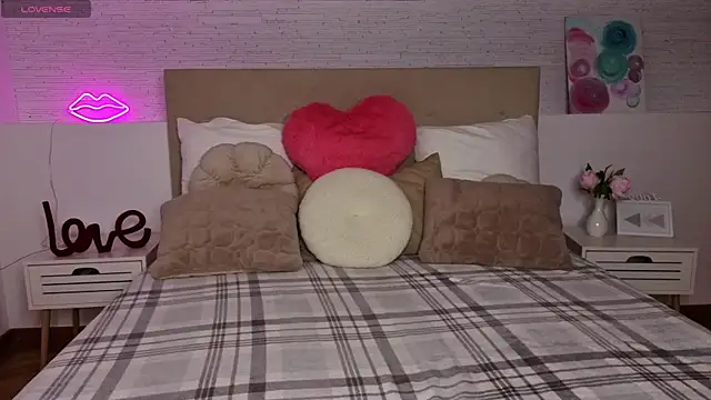 Melissa me0w online show from April 10, 9:30 pm