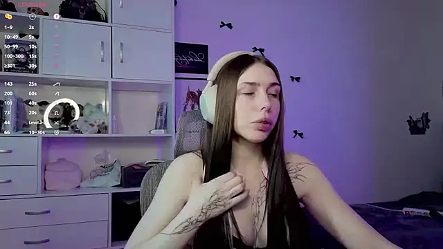 JustEvalove online show from March 30, 12:28 pm