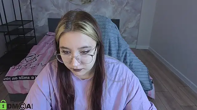 Luna Host online show from April 14, 1:33 am