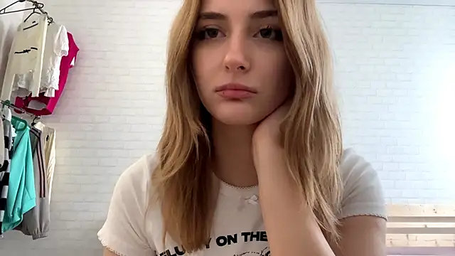 CassiPlacido online show from April 12, 9:14 am